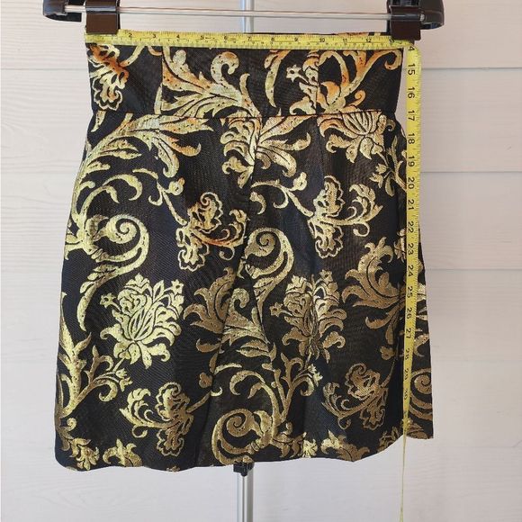Black and Gold Metallic skirt Sz 2 By ABS Allen Schwartz - Picture 3 of 8